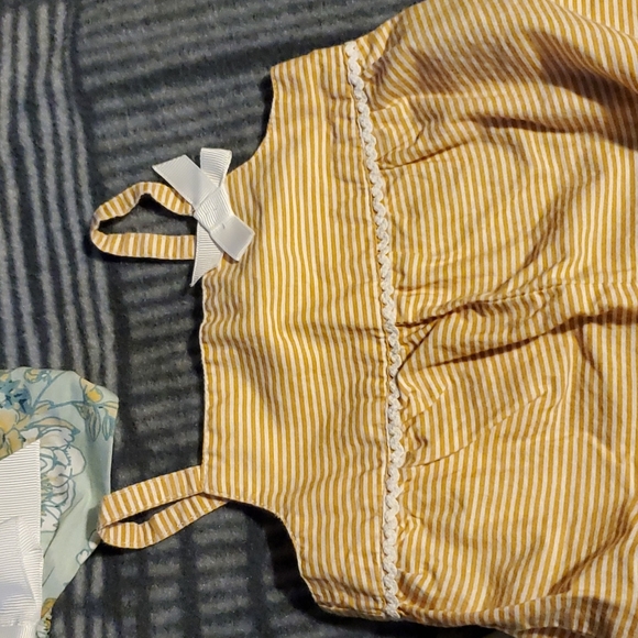 2 rompers - Picture 2 of 8